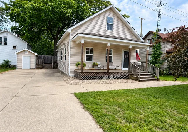 Single family home for sale at 603 S George St, Ludington, MI 49431 | MLS# 67026032910