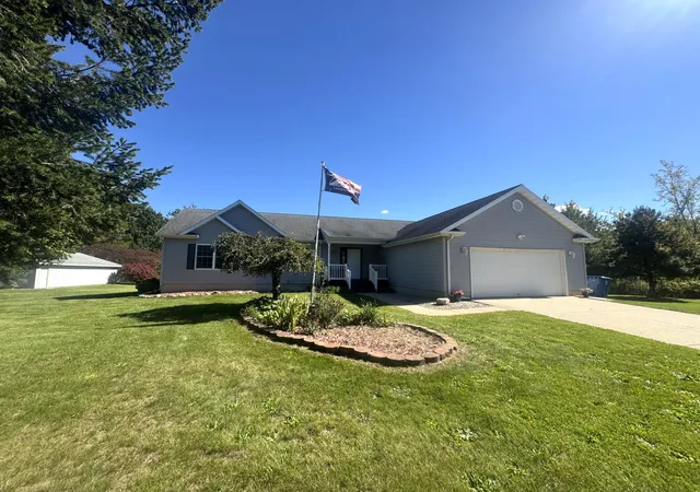 Single family home for sale at 14021 Pardee Rd, Buchanan, MI 49107 | MLS# 69026032945