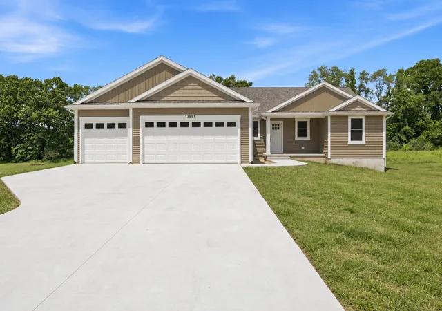 Photo 1 of Single family home for sale at 13881 Meadow Oak Dr Ne, Oakfield Township Kent, MI 48838 | MLS# 65026033205 | Listing updated on 2026-09-11