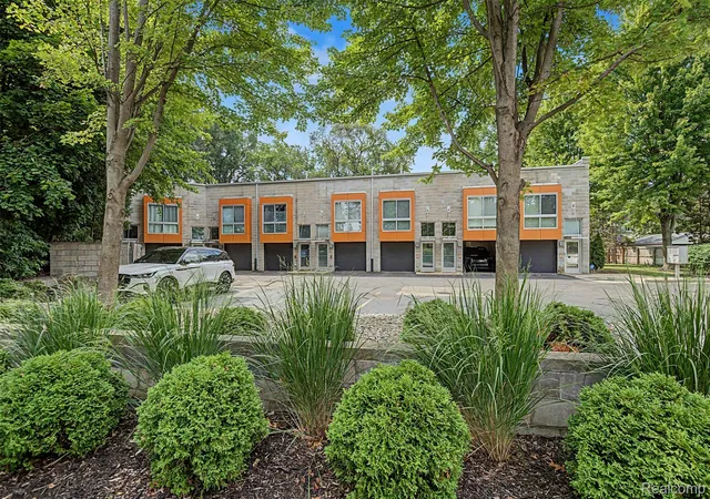 Photo 1 of Sale Pending at 432 E Parent Ave, Royal Oak City Oakland, MI 48067 | MLS# 20261050675 | Listing updated on 2026-10-10