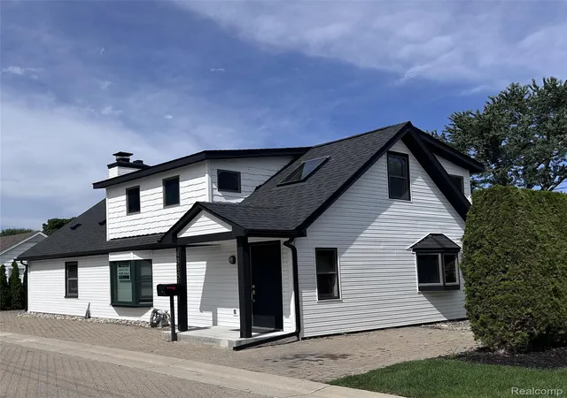 Photo 1 of Single family home for sale at 48481 Harbor Dr, Chesterfield Township Macomb, MI 48047 | MLS# 20261050928 | Listing updated on 2026-09-09