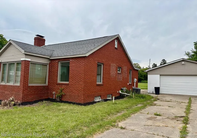 Photo 2 of Single family home for sale at 4469 S Saginaw St, Burton, MI 48529 | MLS# 20261051466 | Listing updated on 2026-09-07