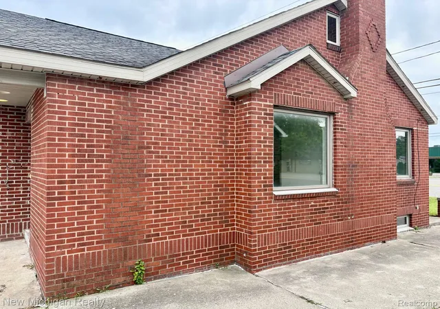 Photo 3 of Single family home for sale at 4469 S Saginaw St, Burton, MI 48529 | MLS# 20261051466 | Listing updated on 2026-09-07