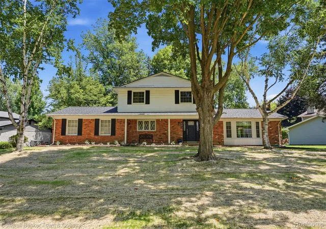 Photo 1 of Single family home for sale at 4301 Macqueen Dr, West Bloomfield, MI 48323 | MLS# 20261051503 | Listing updated on 2026-09-04
