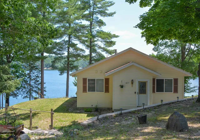 Photo 3 of Single family home for sale at 1877 Pinehurst Trl, Traverse City, MI 49696 | MLS# 78080070760 | Listing updated on 2026-09-11
