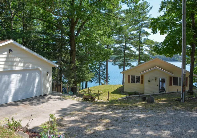 Photo 4 of Single family home for sale at 1877 Pinehurst Trl, Traverse City, MI 49696 | MLS# 78080070760 | Listing updated on 2026-09-11