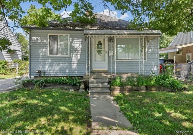 Photo 1 of Sale Pending at 25260 Fern St, Roseville, MI 48066 | MLS# 20261051781 | Listing updated on 2026-09-09