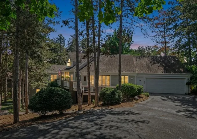 Photo 2 of Single family home for sale at 3433 Meadowood Trl Dr Se, Grand Rapids, MI 49546 | MLS# 65026034322 | Listing updated on 2026-10-15