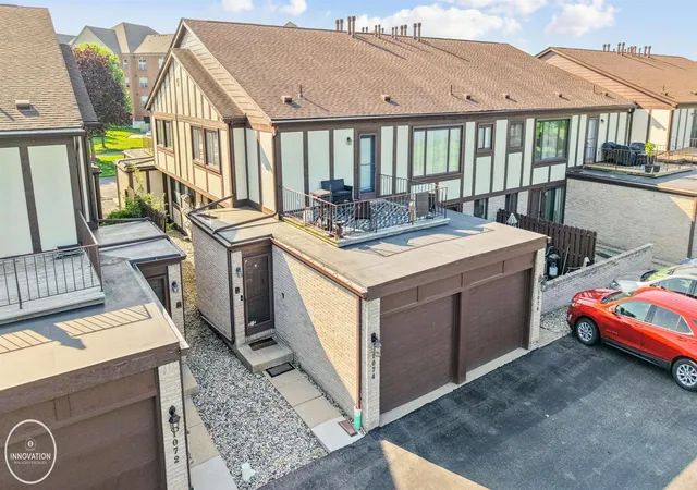 Photo 2 of Condo for sale at 1074 Country Clb Dr, Saint Clair Shores, MI 48082 | MLS# 58050214088 | Listing updated on 2026-09-11