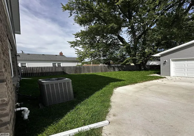 Photo 4 of Single family home for sale at 22319 Ridgeway St, Saint Clair Shores, MI 48080 | MLS# 58050214150 | Listing updated on 2026-09-09