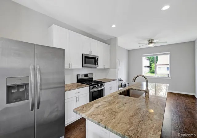 Photo 3 of Single family home for sale at 534 E Brickley Ave, Hazel Park, MI 48030 | MLS# 20261052490 | Listing updated on 2026-09-08