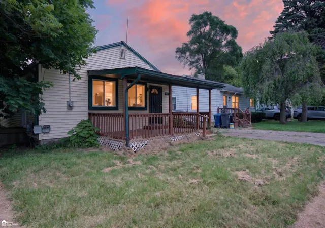 Photo 1 of Sale Pending at 3111 Colorado Ave, Flint, MI 48506 | MLS# 5050214272 | Listing updated on 2026-10-07