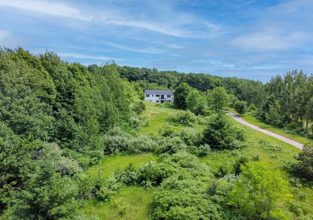 Photo 4 of Single family home for sale at 9742 E Peterson Rd, Northport, MI 49670 | MLS# 78080070865 | Listing updated on 2026-09-04