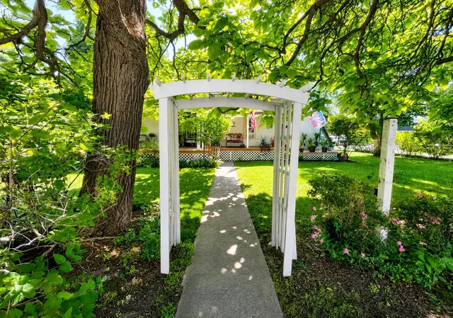 Photo 3 of Single family home for sale at 325 Spruce St, Traverse City, MI 49684 | MLS# 78080070929 | Listing updated on 2026-09-08