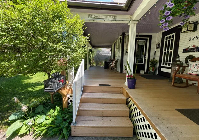 Photo 3 of Single family home for sale at 325 Spruce St, Traverse City, MI 49684 | MLS# 78080070929 | Listing updated on 2026-09-08