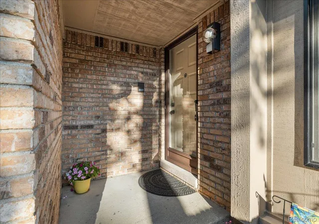 Listing Photo 1 - Condo for sale in building located at 31456 Hunters Cir Dr, Farmington, MI 48334