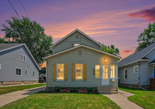 Photo 1 of Single family home for sale at 234 Knapp St Ne, Grand Rapids, MI 49505 | MLS# 65026035644 | Listing updated on 2026-10-12