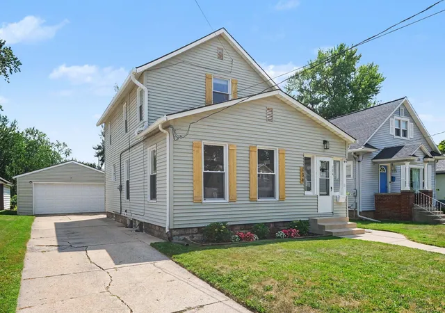Photo 2 of Single family home for sale at 234 Knapp St Ne, Grand Rapids, MI 49505 | MLS# 65026035644 | Listing updated on 2026-10-12