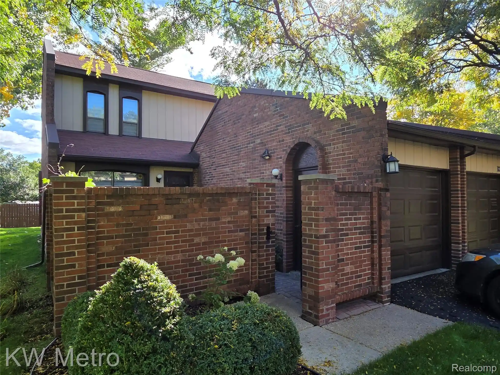 Listing Photo 1 - Condo for sale in 1105 Kirts Blvd located at 1105 Kirts Blvd, Troy, MI 48084 - Unit 1105 Kirts Blvd