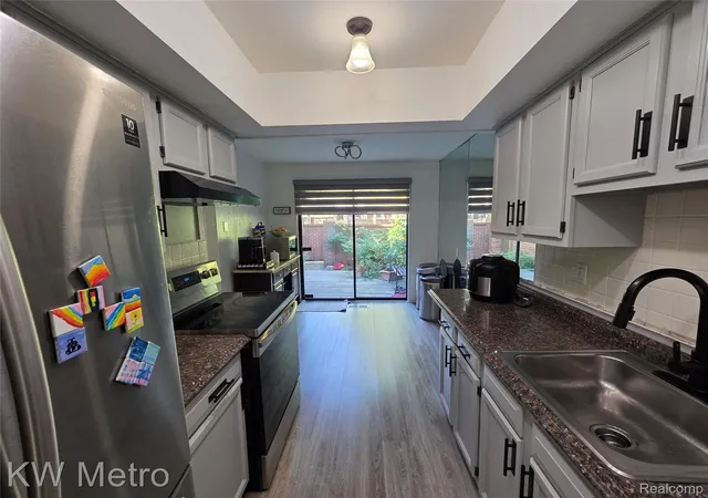 Listing Photo 4 - Condo for sale in building located at 1105 Kirts Blvd, Troy, MI 48084 - Unit #A