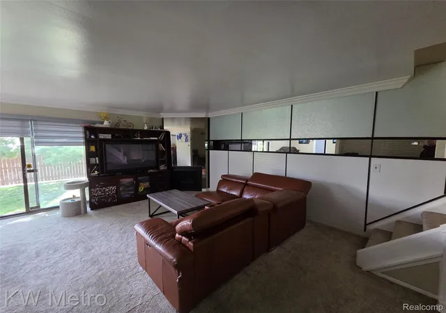 Listing Photo 5 - Condo for sale in building located at 1105 Kirts Blvd, Troy, MI 48084 - Unit #A