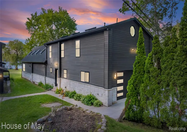 Photo 2 of Single family home for sale at 10890 Hillway Dr, White Lake, MI 48386 | MLS# 20261053935 | Listing updated on 2026-09-10