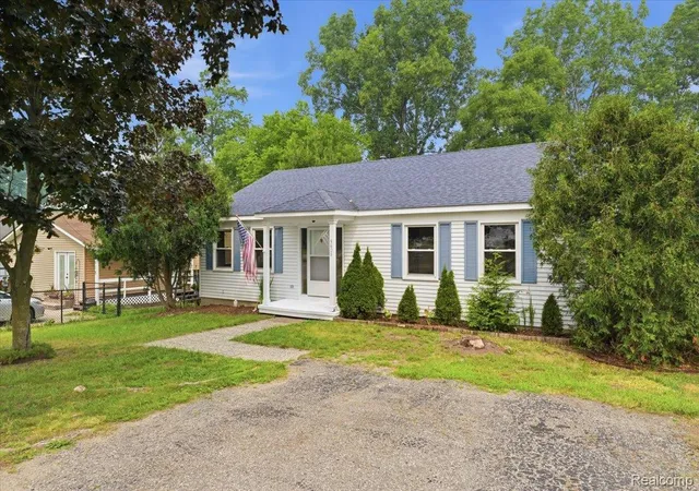 Photo 2 of Single family home for sale at 5608 Clinton River Dr, Waterford, MI 48327 | MLS# 20261054106 | Listing updated on 2026-10-01
