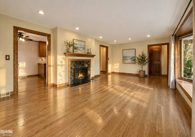 Photo 3 of Single family home for sale at 28900 S River Rd, Harrison Township, MI 48045 | MLS# 58050214937 | Listing updated on 2026-09-07