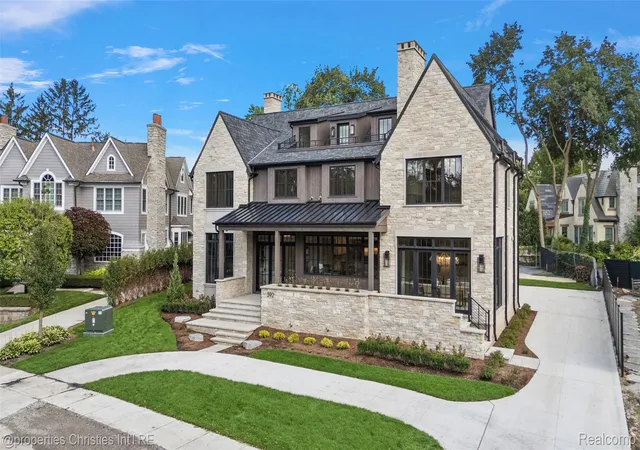 Photo 3 of Mansion for sale at 592 Lakeside Dr, Birmingham, MI 48009 | MLS# 20261054418 | Listing updated on 2026-10-06