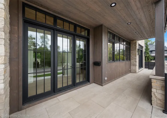 Photo 4 of Single family home for sale at 592 Lakeside Dr, Birmingham, MI 48009 | MLS# 20261054418 | Listing updated on 2026-10-06