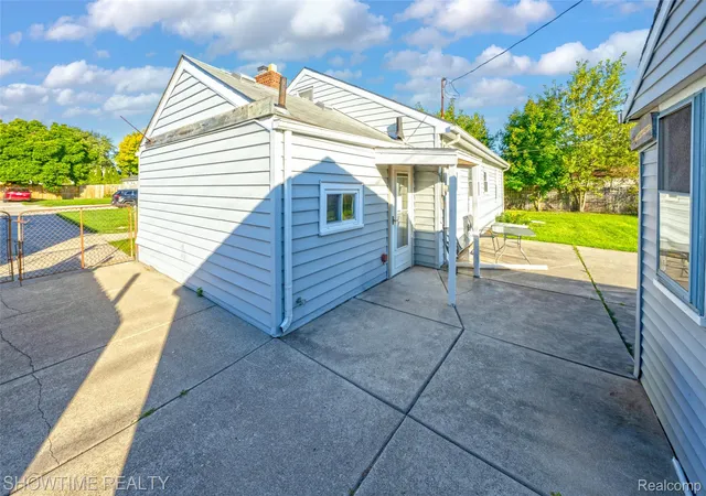 Photo 4 of Single family home for sale at 23276 Stewart Ave, Warren, MI 48089 | MLS# 20261054777 | Listing updated on 2026-10-07