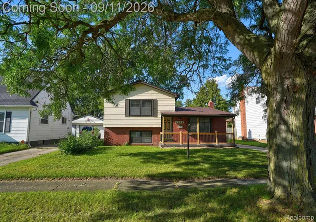 Photo 3 of Single family home for sale at 3709 Evergreen Pkwy, Flint, MI 48503 | MLS# 20261054861 | Listing updated on 2026-09-12
