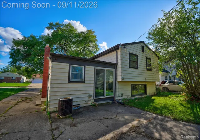 Photo 4 of Single family home for sale at 3709 Evergreen Pkwy, Flint, MI 48503 | MLS# 20261054861 | Listing updated on 2026-09-12