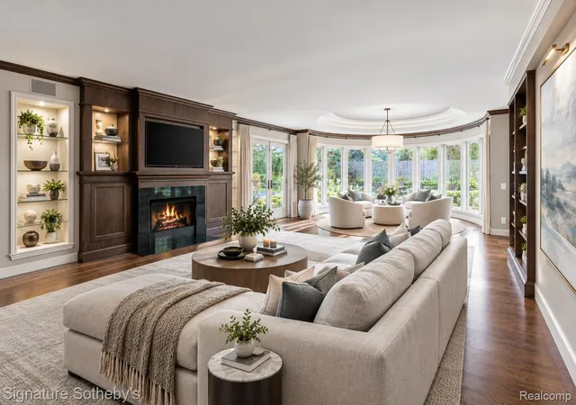 Photo 3 of Single family home for sale at 1381 Echo Ln, Bloomfield Hills, MI 48302 | MLS# 20261055345 | Listing updated on 2026-10-11