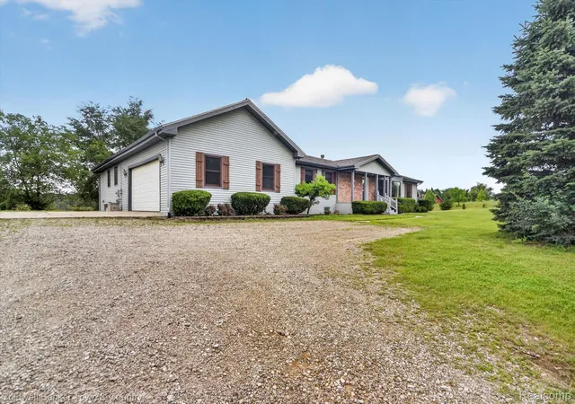 Photo 3 of Single family home for sale at 8175 Farley Rd, Pinckney, MI 48169 | MLS# 20261055443 | Listing updated on 2026-09-02