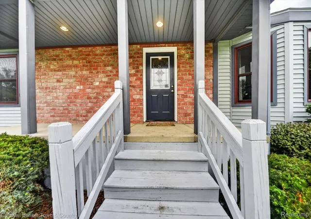 Photo 3 of Single family home for sale at 8175 Farley Rd, Pinckney, MI 48169 | MLS# 20261055443 | Listing updated on 2026-09-02