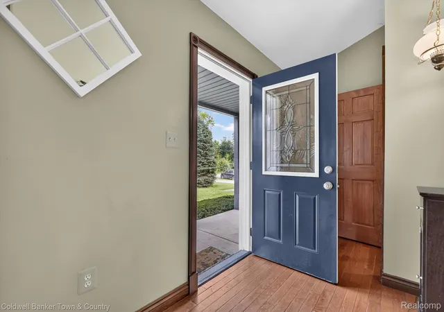 Photo 4 of Single family home for sale at 8175 Farley Rd, Pinckney, MI 48169 | MLS# 20261055443 | Listing updated on 2026-09-02