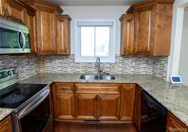 Photo 3 of Single family home for sale at 50576 Commons Dr, Macomb, MI 48042 | MLS# 20261055728 | Listing updated on 2026-09-13