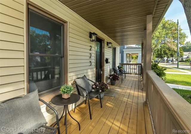 Photo 4 of Single family home for sale at 223 N Alexander Ave, Royal Oak, MI 48067 | MLS# 20261055744 | Listing updated on 2026-10-10