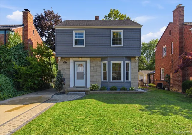 Photo 2 of Single family home for sale at 2073 Van Antwerp St, Grosse Pointe Woods, MI 48236 | MLS# 20261055885 | Listing updated on 2026-10-10