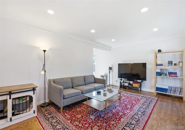Photo 3 of Single family home for sale at 2073 Van Antwerp St, Grosse Pointe Woods, MI 48236 | MLS# 20261055885 | Listing updated on 2026-10-10
