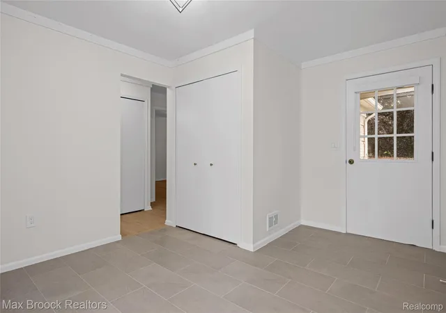 Photo 3 of Single family home for sale at 28977 Lake Park Dr, Farmington Hills, MI 48331 | MLS# 20261056037 | Listing updated on 2026-10-10