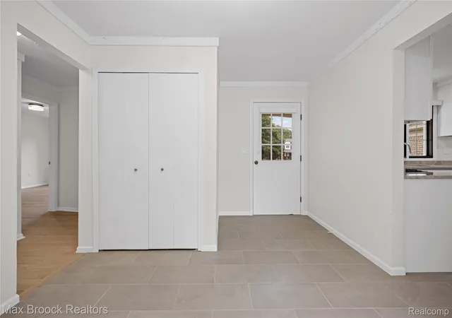 Photo 4 of Single family home for sale at 28977 Lake Park Dr, Farmington Hills, MI 48331 | MLS# 20261056037 | Listing updated on 2026-10-10