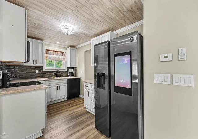Photo 3 of Single family home for sale at 18039 S Summer Ln, Fraser, MI 48026 | MLS# 58050215584 | Listing updated on 2026-09-10