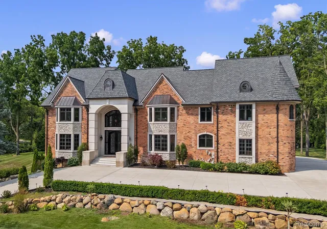 Photo 1 of Mansion for sale at 221 Charing Cross Ct, Bloomfield Hills, MI 48304 | MLS# 20261056679 | Listing updated on 2026-10-27