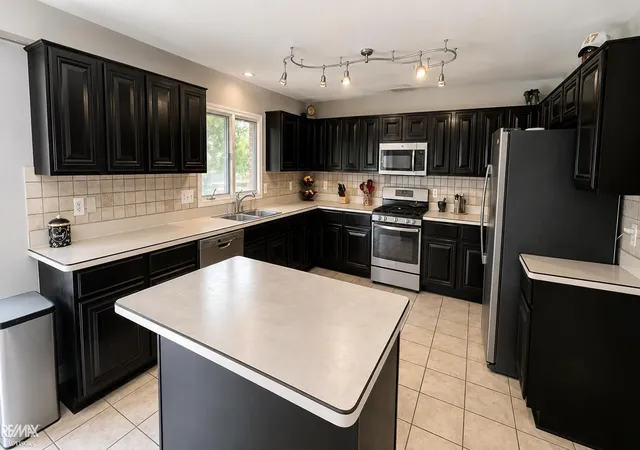 Photo 3 of Single family home for sale at 18402 Sumpter Forest Dr, Macomb, MI 48042 | MLS# 58050215755 | Listing updated on 2026-09-11
