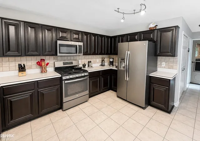 Photo 4 of Single family home for sale at 18402 Sumpter Forest Dr, Macomb, MI 48042 | MLS# 58050215755 | Listing updated on 2026-09-11