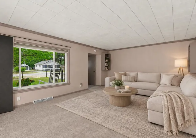 Photo 3 of Single family home for sale at 580 West St, Muskegon, MI 49442 | MLS# 65026037840 | Listing updated on 2026-09-10