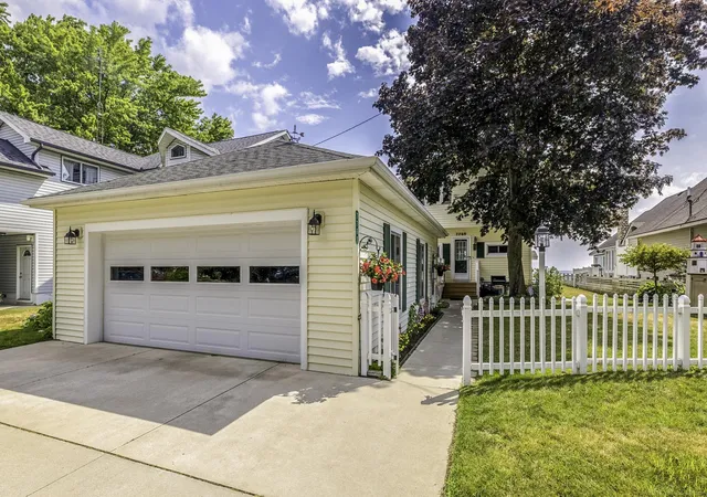 Photo 1 of Single family home for sale at 7769 Lakeview Dr, Lexington, MI 48450 | MLS# 58050215879 | Listing updated on 2026-09-09