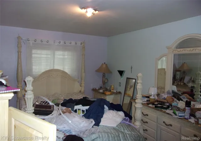 Photo 4 of Single family home for sale at 27380 Lahser Rd, Southfield, MI 48034 | MLS# 20261057335 | Listing updated on 2026-09-10